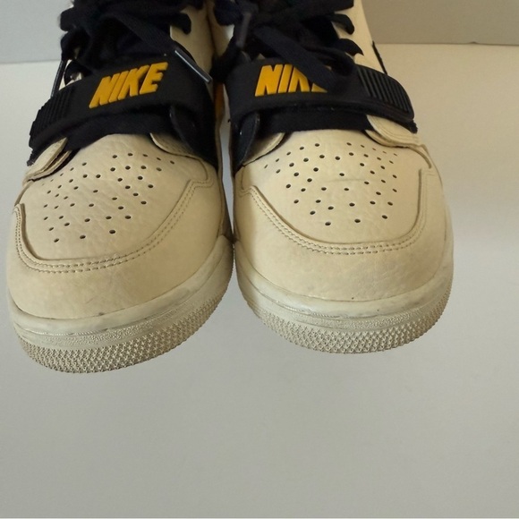 Nike Air Jordan Legacy Sneakers Low Pale CD7069-200 Unisex Cream Black SZ 8.5 - Picture 9 of 14